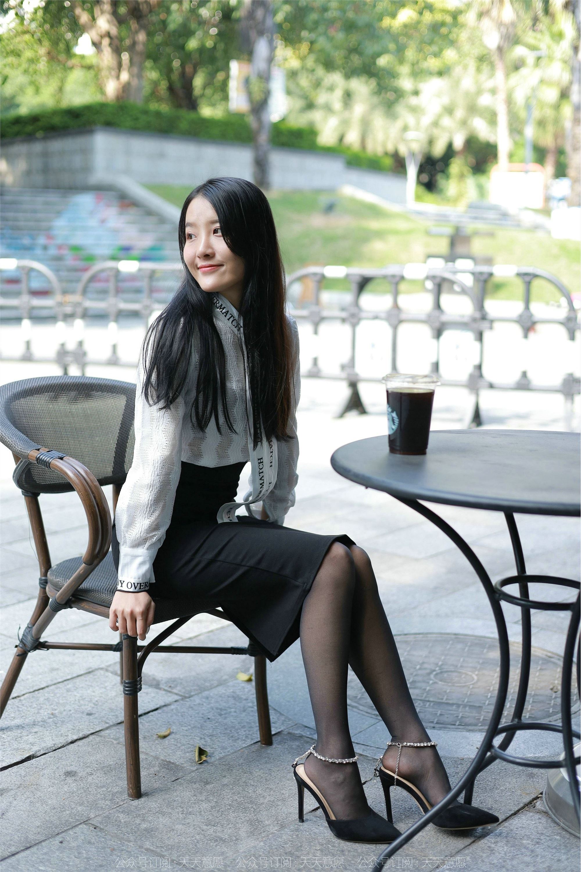 IESS异思趣向  2022.02.11 丝享家1002：婉萍《性感OL窄裙》